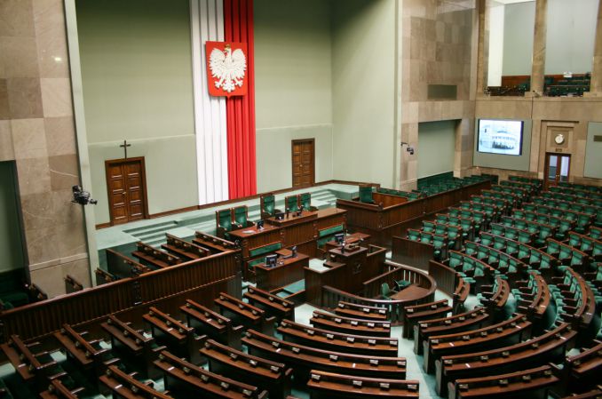 Sejm odrzucił poprawki Senatu do noweli rozszerzającej dostęp do recept na darmowe leki